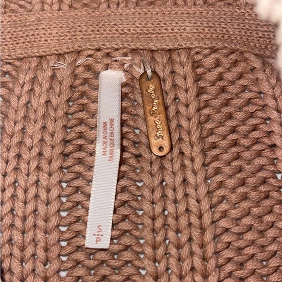 Free people sweetheart sweater 🖤 - Picture 4 of 5